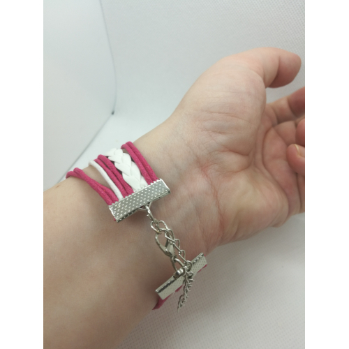 Náramek z kůže a kovových doplňků