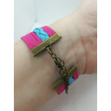 Náramek z kůže a kovových doplňků