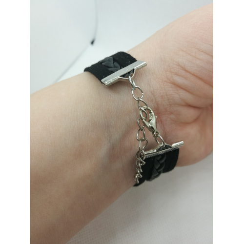 Náramek z kůže a kovových doplňků