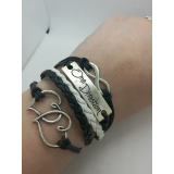 Náramek z kůže a kovových doplňků