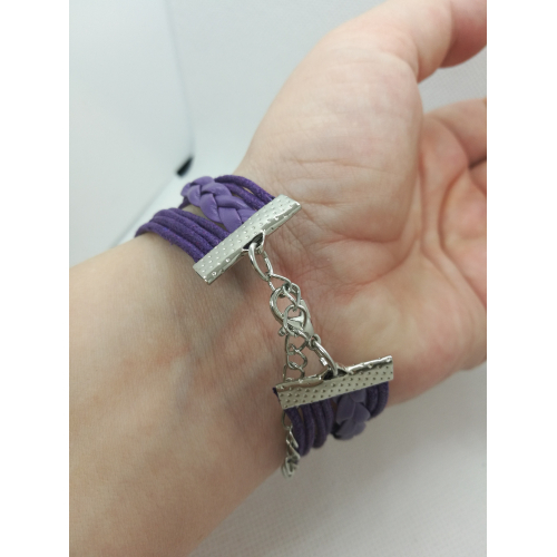 Náramek z kůže a kovových doplňků