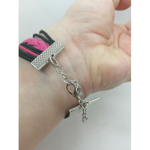 Náramek z kůže a kovových doplňků