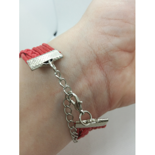 Náramek z kůže a kovových doplňků