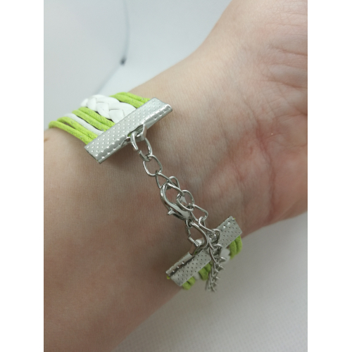 Náramek z kůže a kovových doplňků