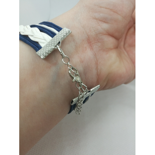 Náramek z kůže a kovových doplňků