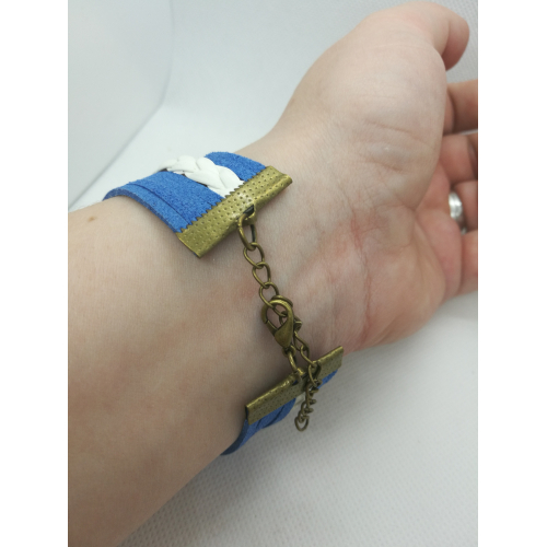 Náramek z kůže a kovových doplňků