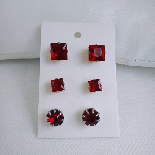 Sada náušnic na kartě