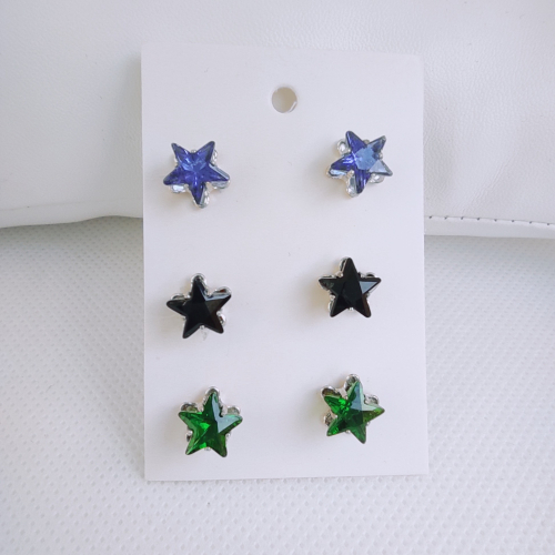 Sada náušnic na kartě