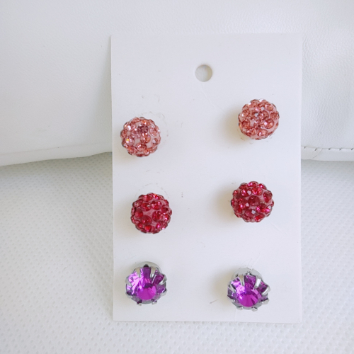 Sada náušnic na kartě