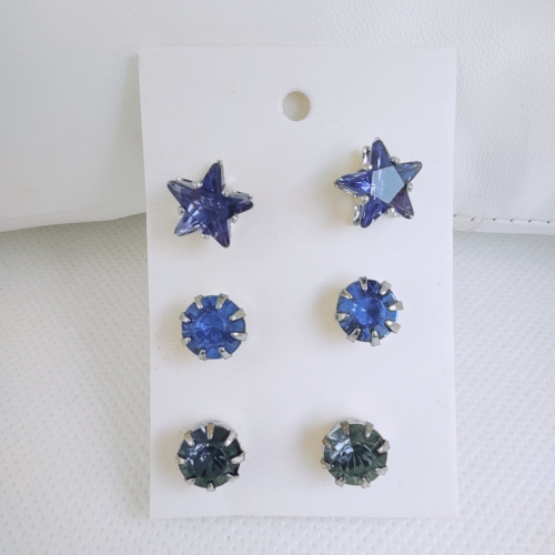 Sada náušnic na kartě