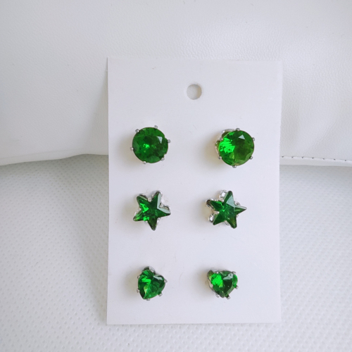 Sada náušnic na kartě