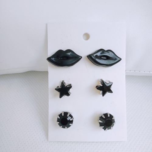 Sada náušnic na kartě