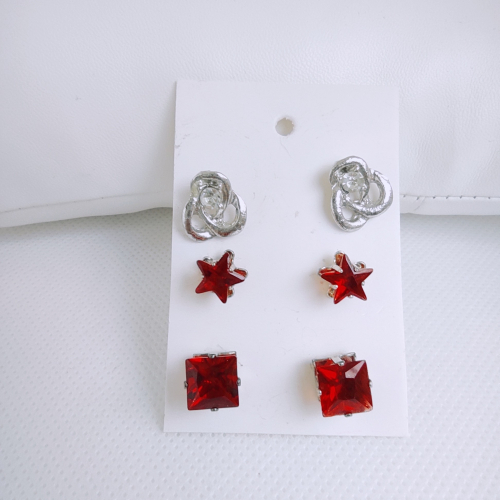 Sada náušnic na kartě