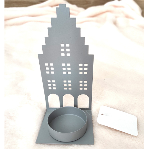 Kovový svícen domeček