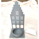 Kovový svícen domeček