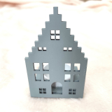 Dřevěný svícen domeček