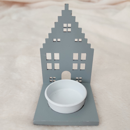 Dřevěný svícen domeček