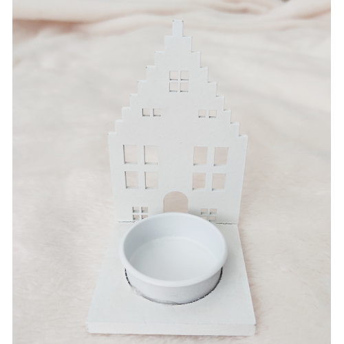 Dřevěný svícen domeček