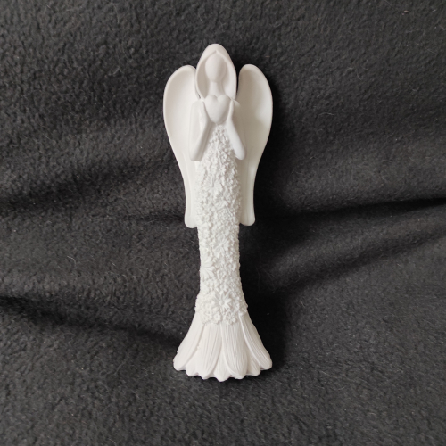 Anděl bílý ,16,5 cm vysoký