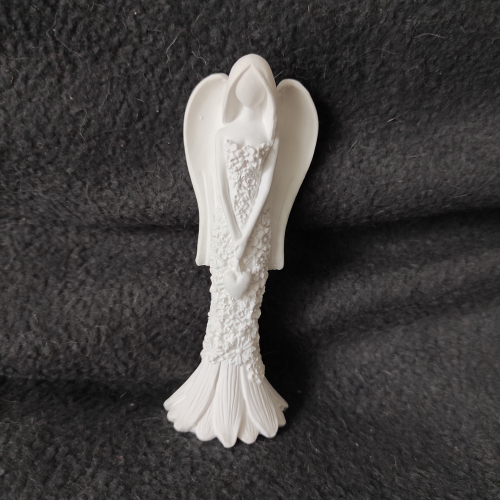 Anděl bílý ,16,5 cm vysoký