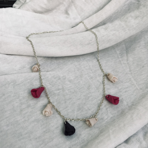 Řetízek s fimo růžičkama, handmade