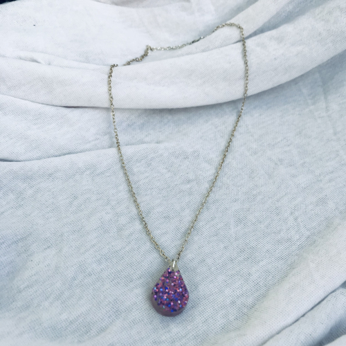 Řetízek s pryskyřicovým přívěškem, handmade