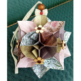 Květina s beruškou