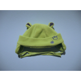 Světle zelená čepice s oušky