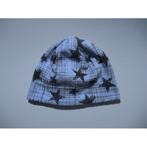 Světle modrá čepice s hvězdami