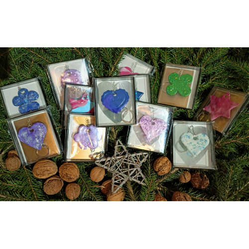 Přívěšek na klíče Bilé srdce se třpytkou