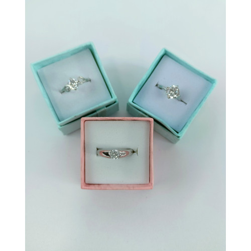 Prstýnek v růžové krabičce