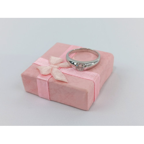 Prstýnek v růžové krabičce