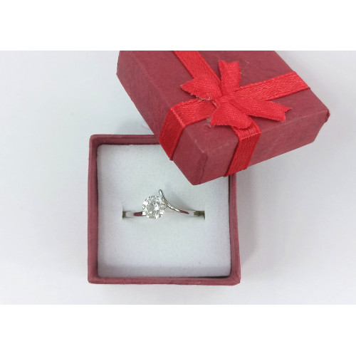 Prstýnek v červené krabičce