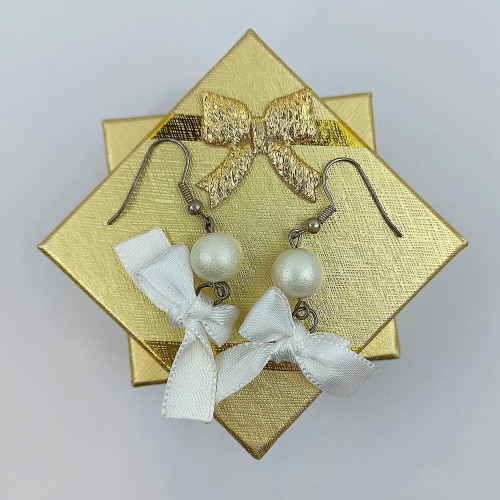 Náušničky v krabičce - bílá