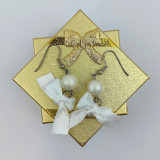 Náušničky v krabičce - bílá