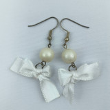 Náušničky v krabičce - bílá