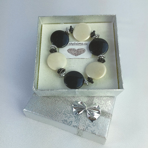 Náramek ve stříbrné krabičce