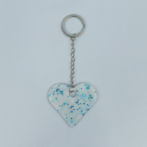 Přívěšek na klíče Bílé srdce se třpytkou