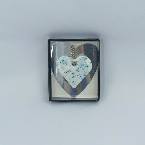 Přívěšek na klíče Bílé srdce se třpytkou