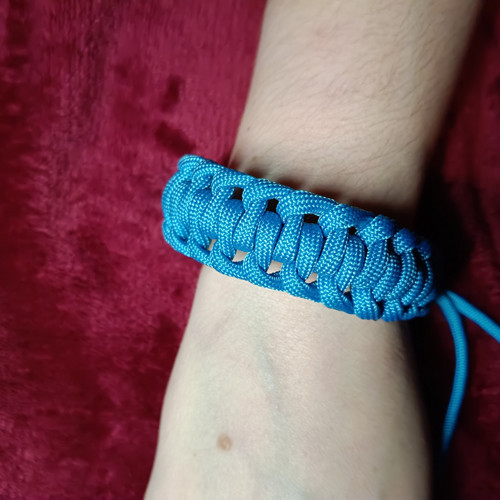 Paracordový náramek – hitch knot 001