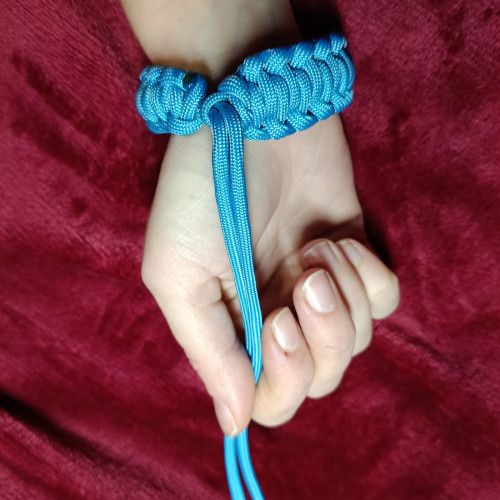 Paracordový náramek – hitch knot 001