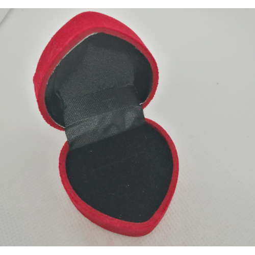 Dárková krabička červená na šperky, černý vnitřek