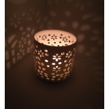 Porcelánový svícen s průřezy